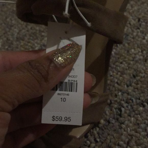 High Heels - Picture 4 of 5